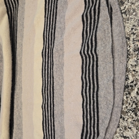 PLY 100% CASHMERE BLACK AND GREY STRIPED LONG SLEEVE SWEATER. SIZE X-LARGE. - Picture 5 of 7